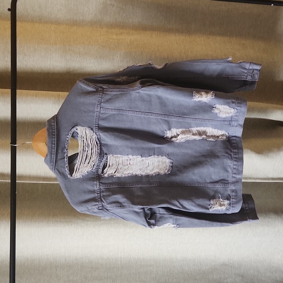 NEW ✨️ GRAY / BLUE DISTRESSED DENIM JEANS JACKET SIZE S - Picture 2 of 6